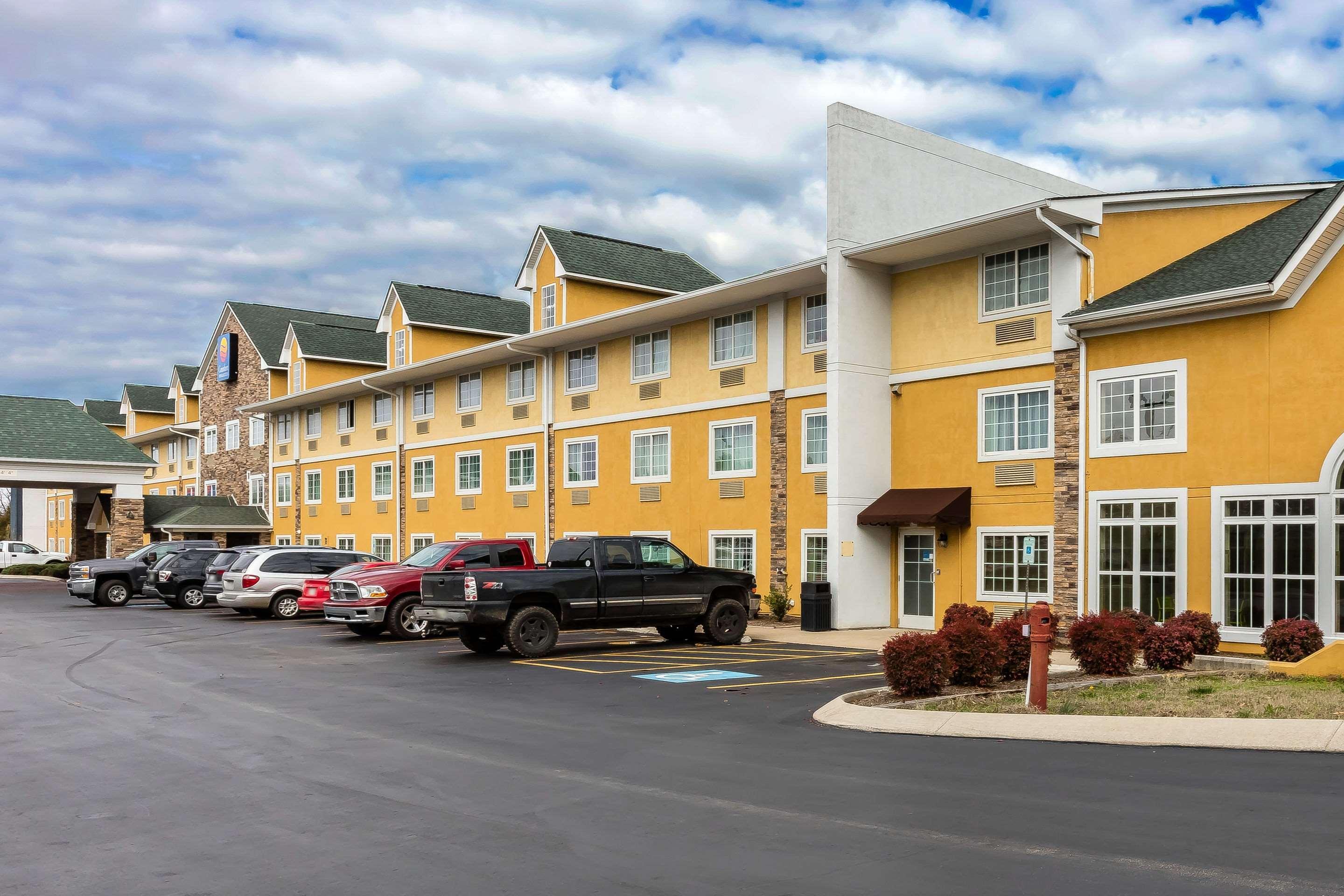 Comfort Inn & Suites Nashville Near Tanger Outlets Exterior photo